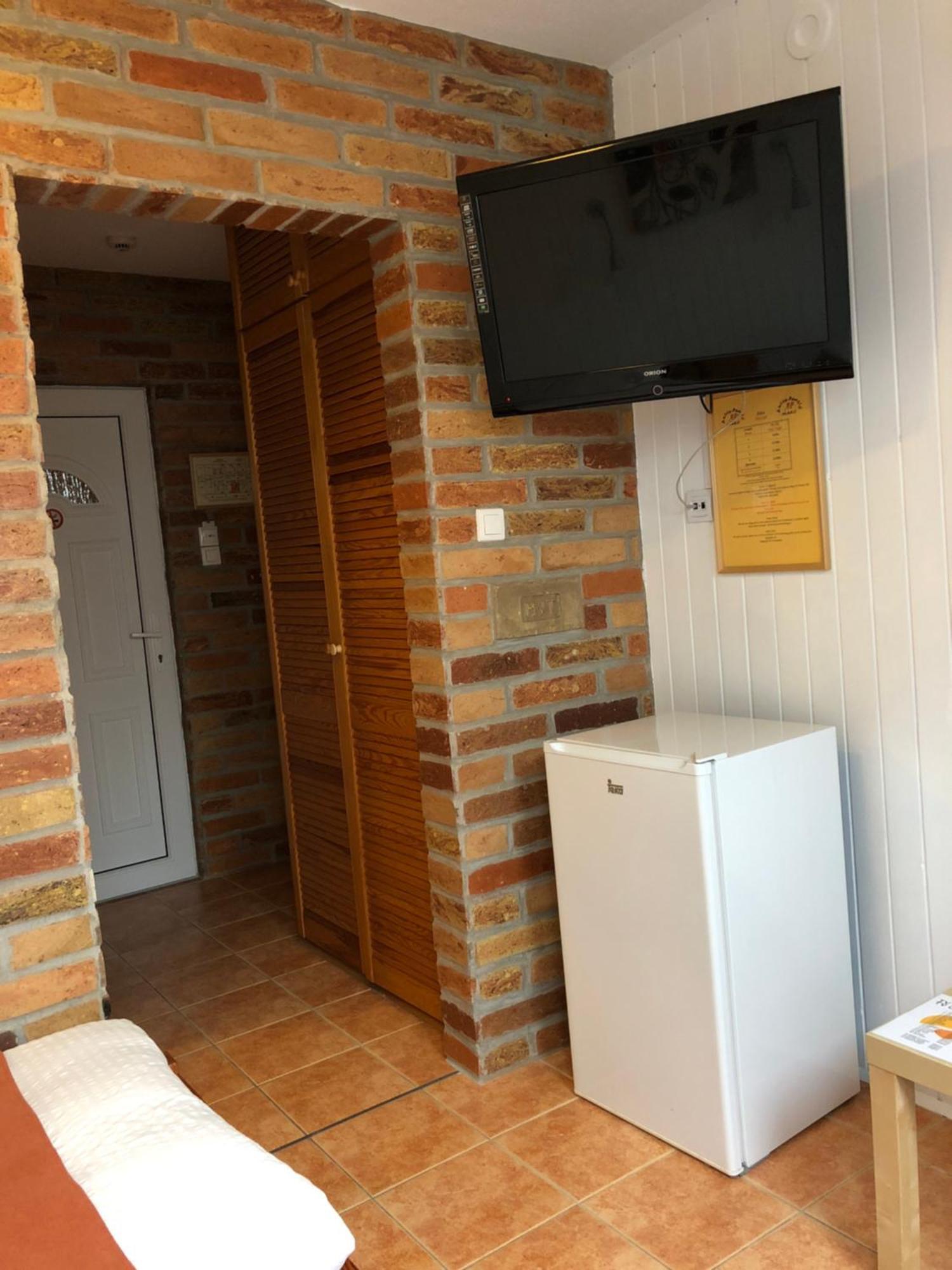 Hotel Autoscsarda Es Panzio Makó Zewnętrze zdjęcie